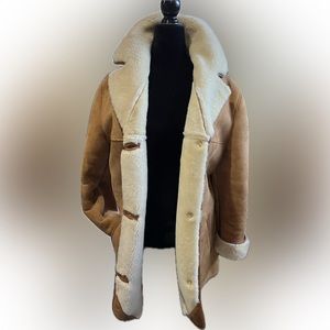 Moorlands sheep skin coat unisex 29’ collar to bottom 20’ chest 25’ sleeve
